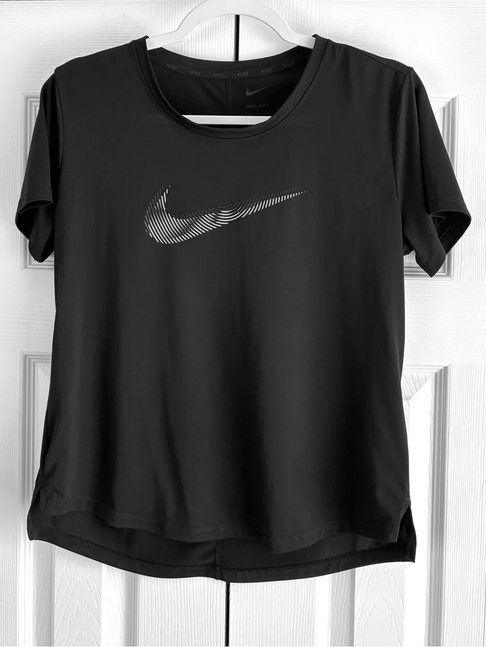 Nike Dri-FIT T Shirt Women’s S Black Short Sleeve Swoosh Logo Training Workout